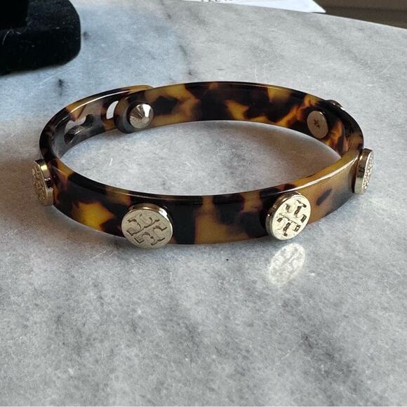Tory Burch - Tortoise Shell Logo Medallion Bracelet Bangle - Picture 6 of 6